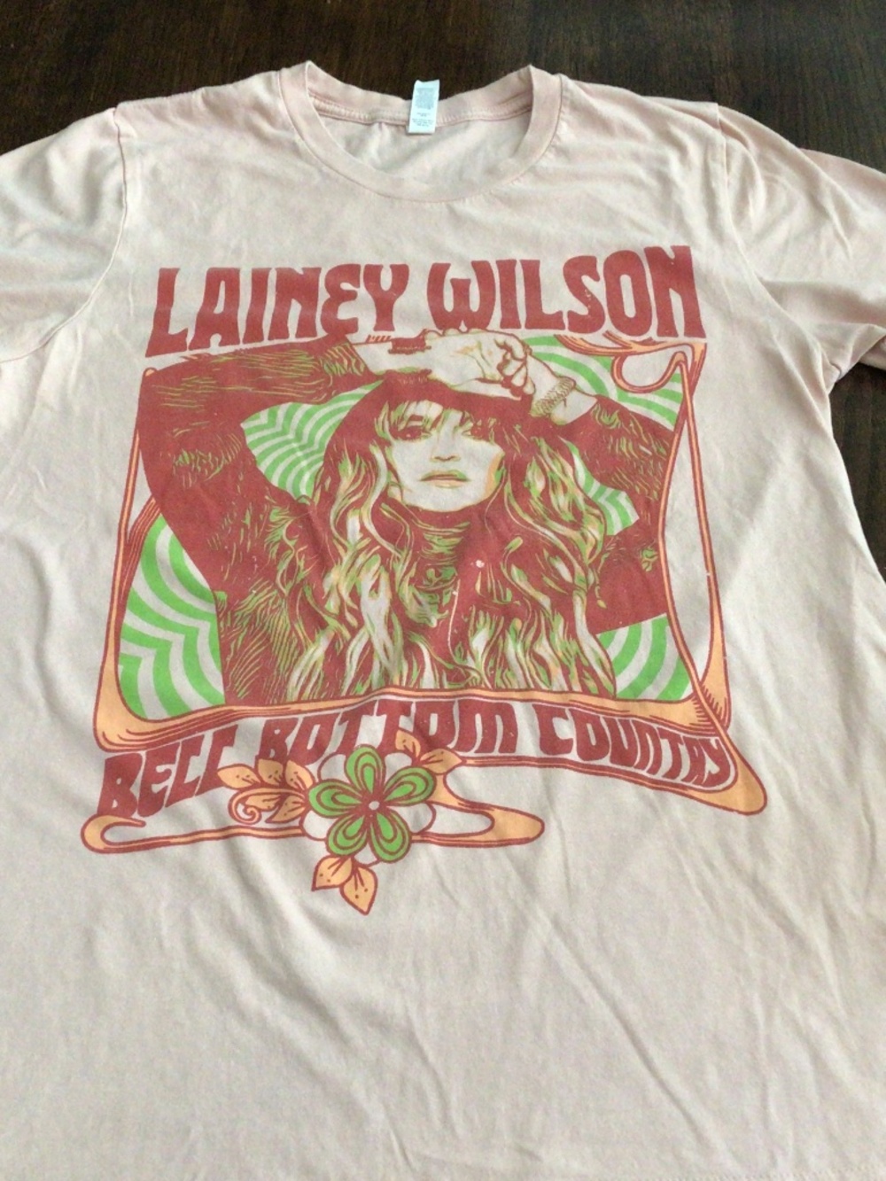 Lainey Wilson Belt Bottom Country tee shirt. Size M